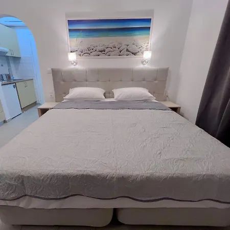 Athanasia Hotel *