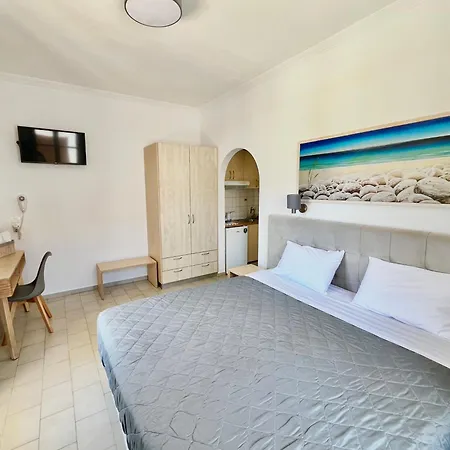Athanasia Hotel *